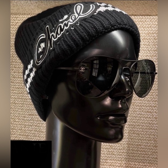 CHANEL 24B Black & White Cashmere Logo Beanie Hat NEW in Box with Tags & RECEIPT - Picture 4 of 10